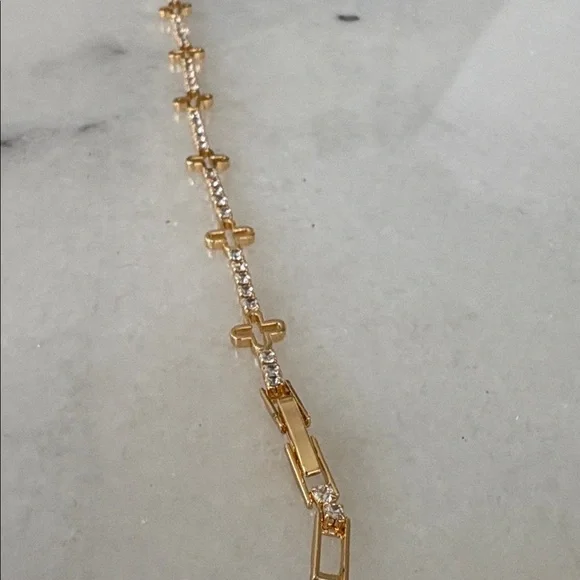 ✨New Rose gold-toned tennis bracelet crosses and cubic zirconia stones 7.5” 🎁